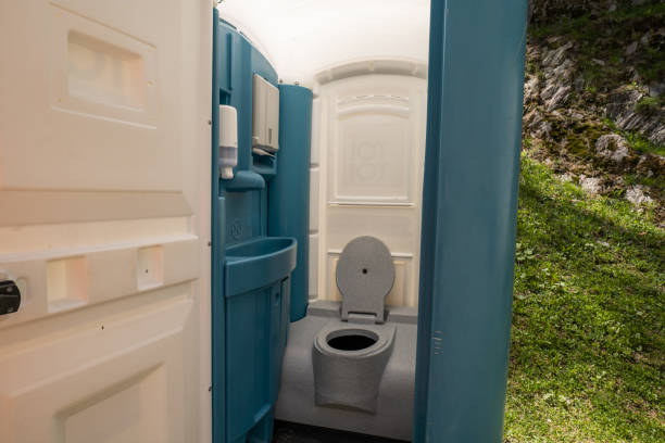Best Portable restroom trailer rental  in Lewistown, MT